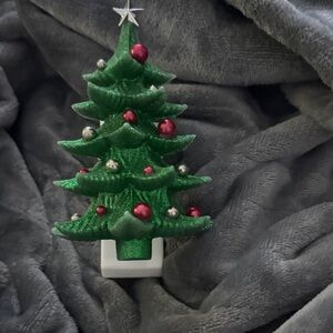 Green Holiday Tree Wallflower - Decorative Home Accent